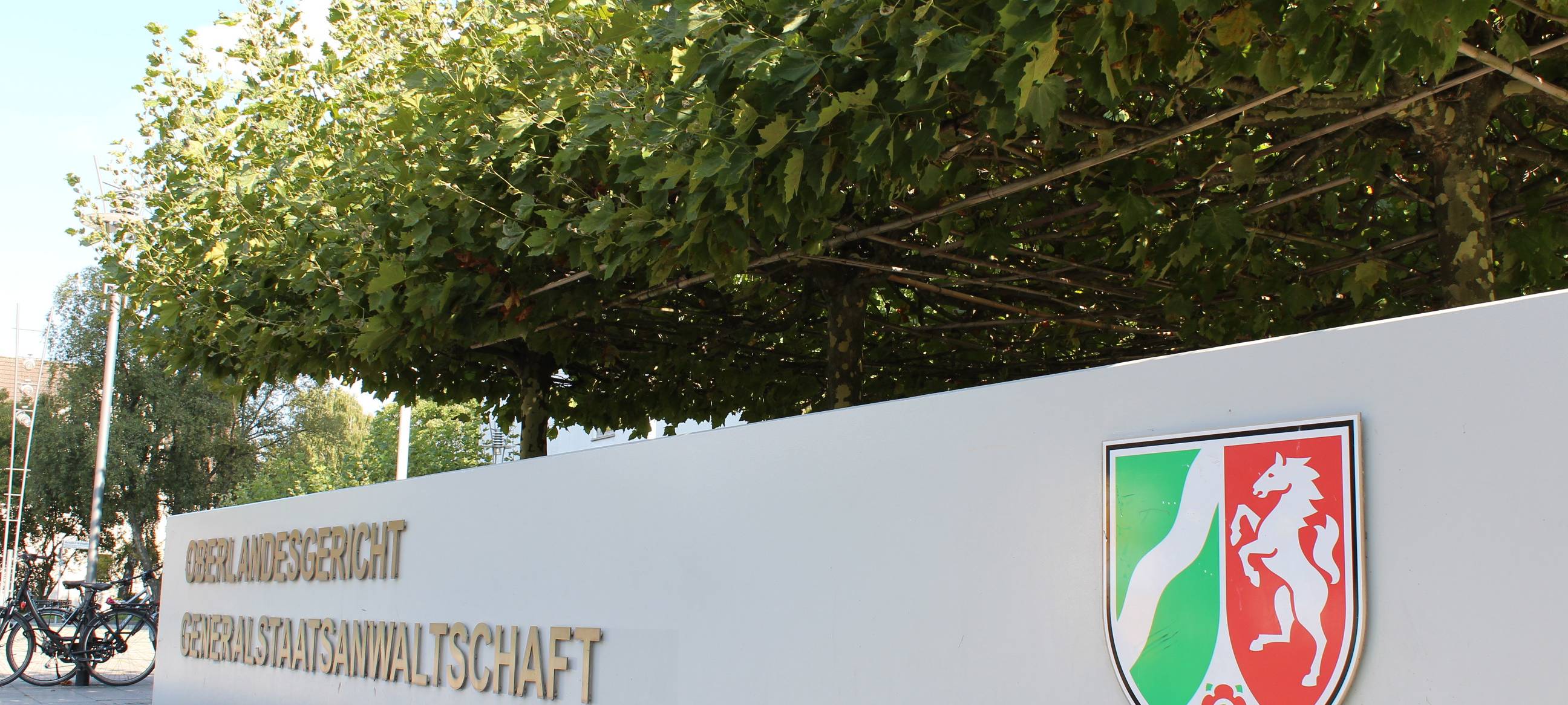 OLG Hamm: Hitlergruß mit links ist verboten