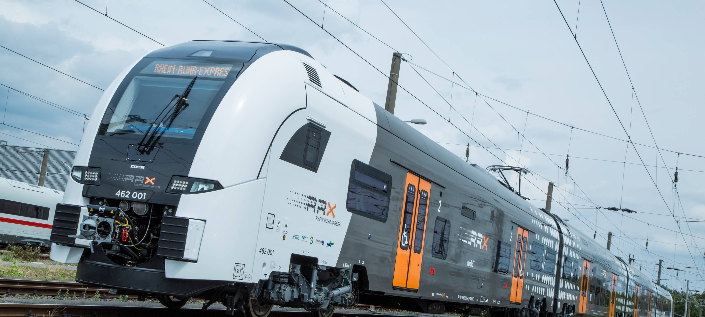 Bahnstrecke gesperrt - Kaum Platz für Pendler