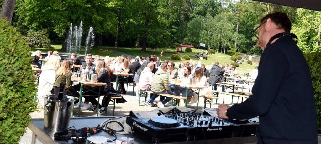 Lange Schlangen und volle Biergärten in Hamm