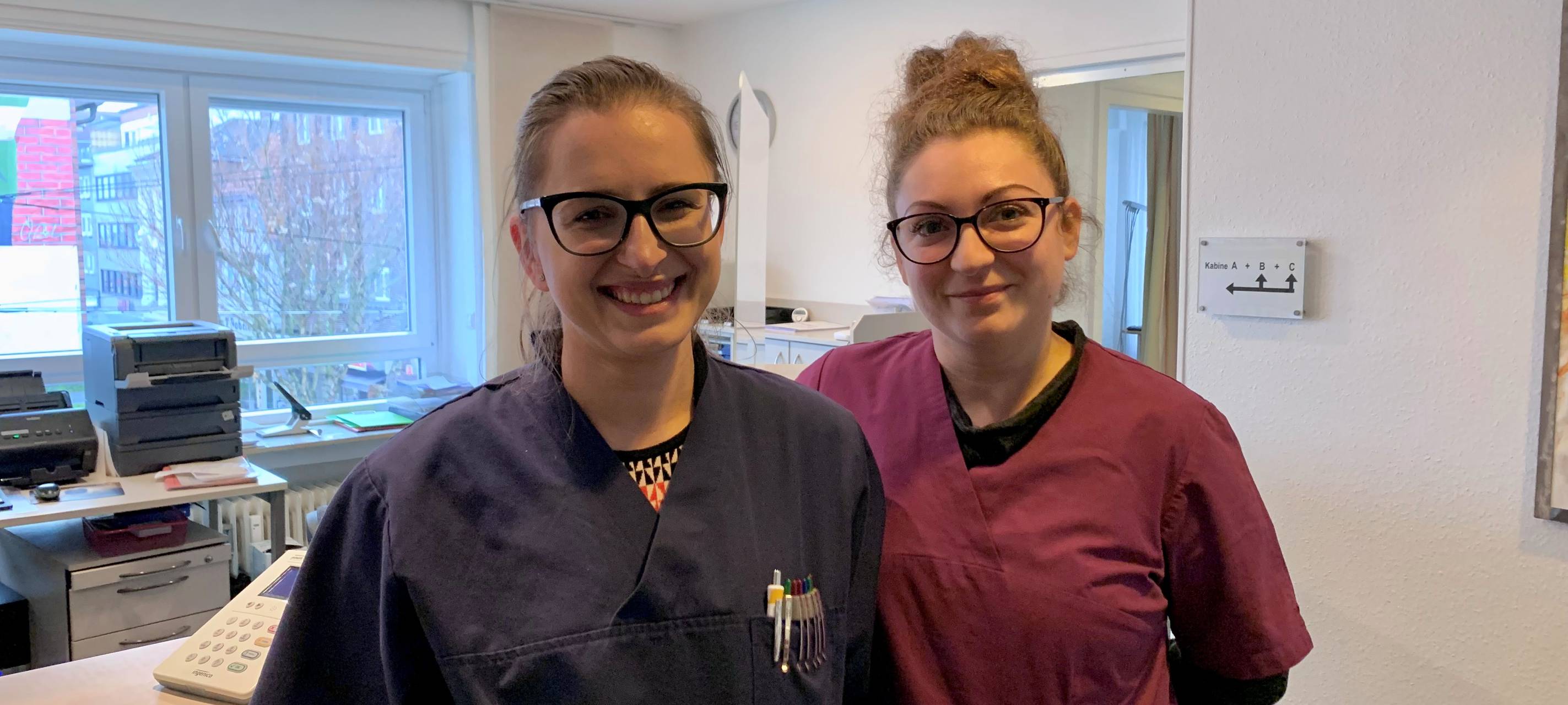 Zwei Hausärztinnen in ihrer neuen Praxis.
