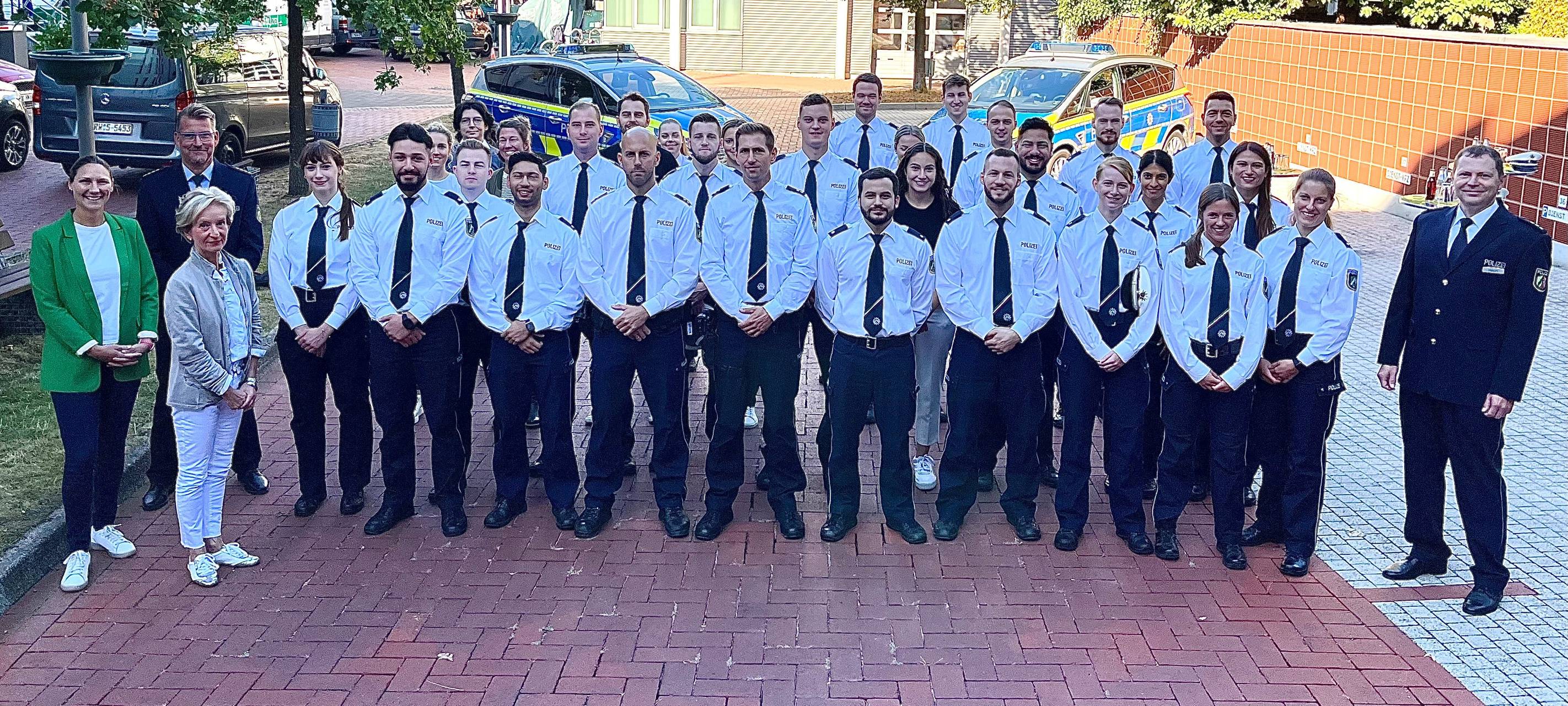 Die 33 neuen Polizeibeamten in Hamm