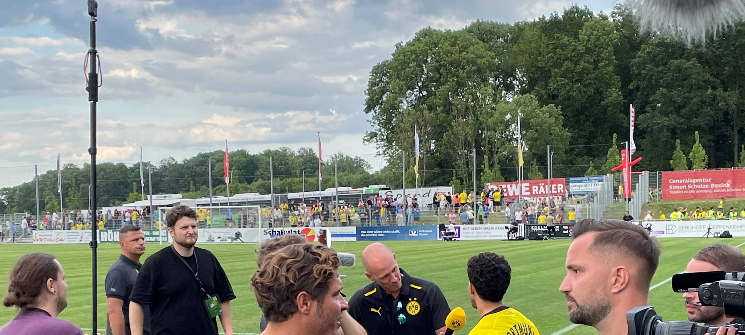 Gute Stimmung bei BVB-Testspiel gegen Westfalia Rhynern in Hamm