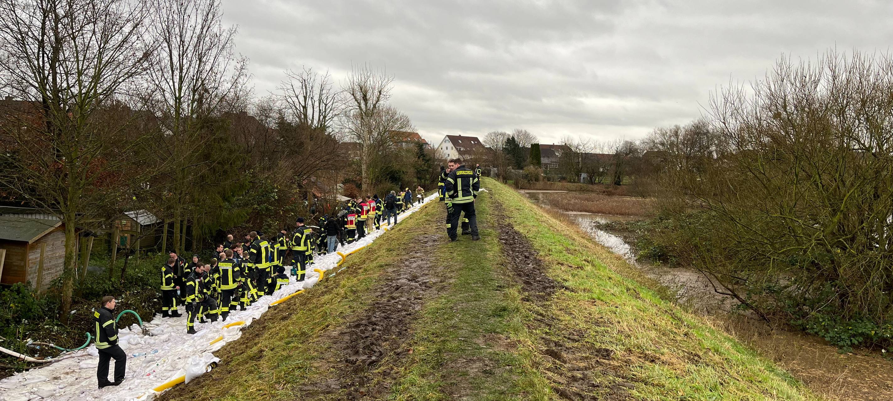 Feuerwehr Hamm bei Hochwassereinsatz im Dezember 2023