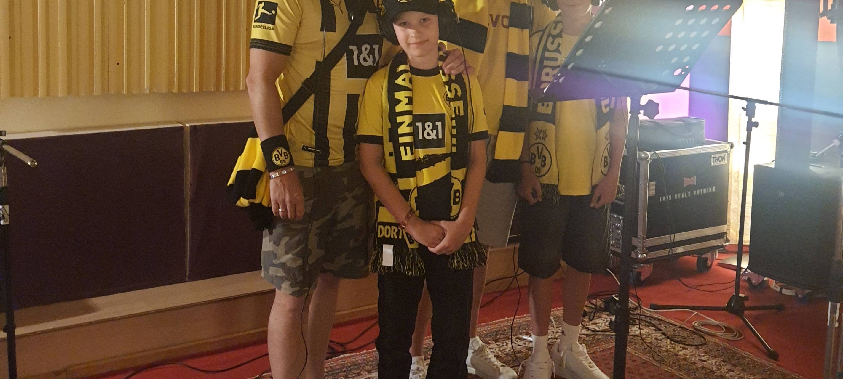 BVB-Fans aus Hamm singen neuen Fußballsong "Yellow Wall"