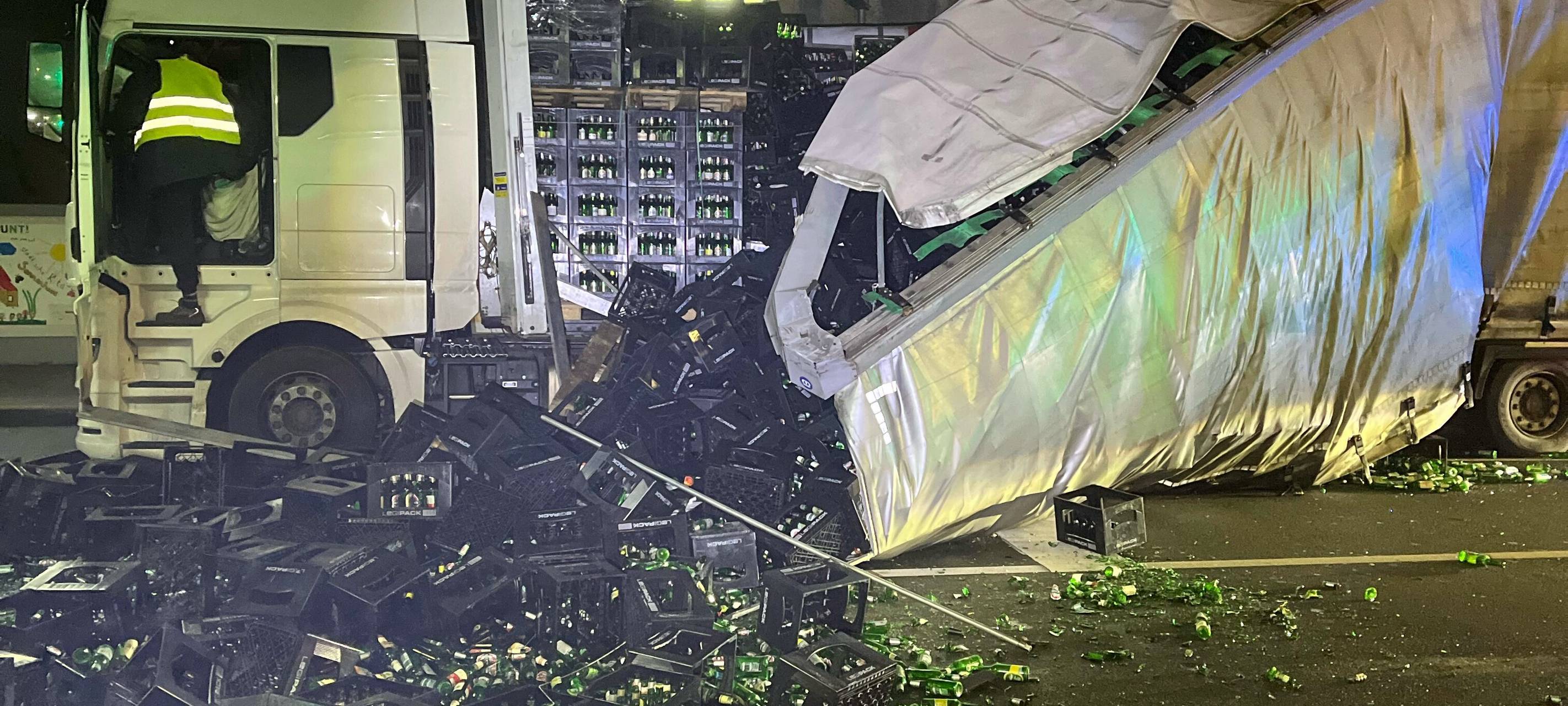 LKW rammt Brücke auf Wilhelmstraße in Hamm