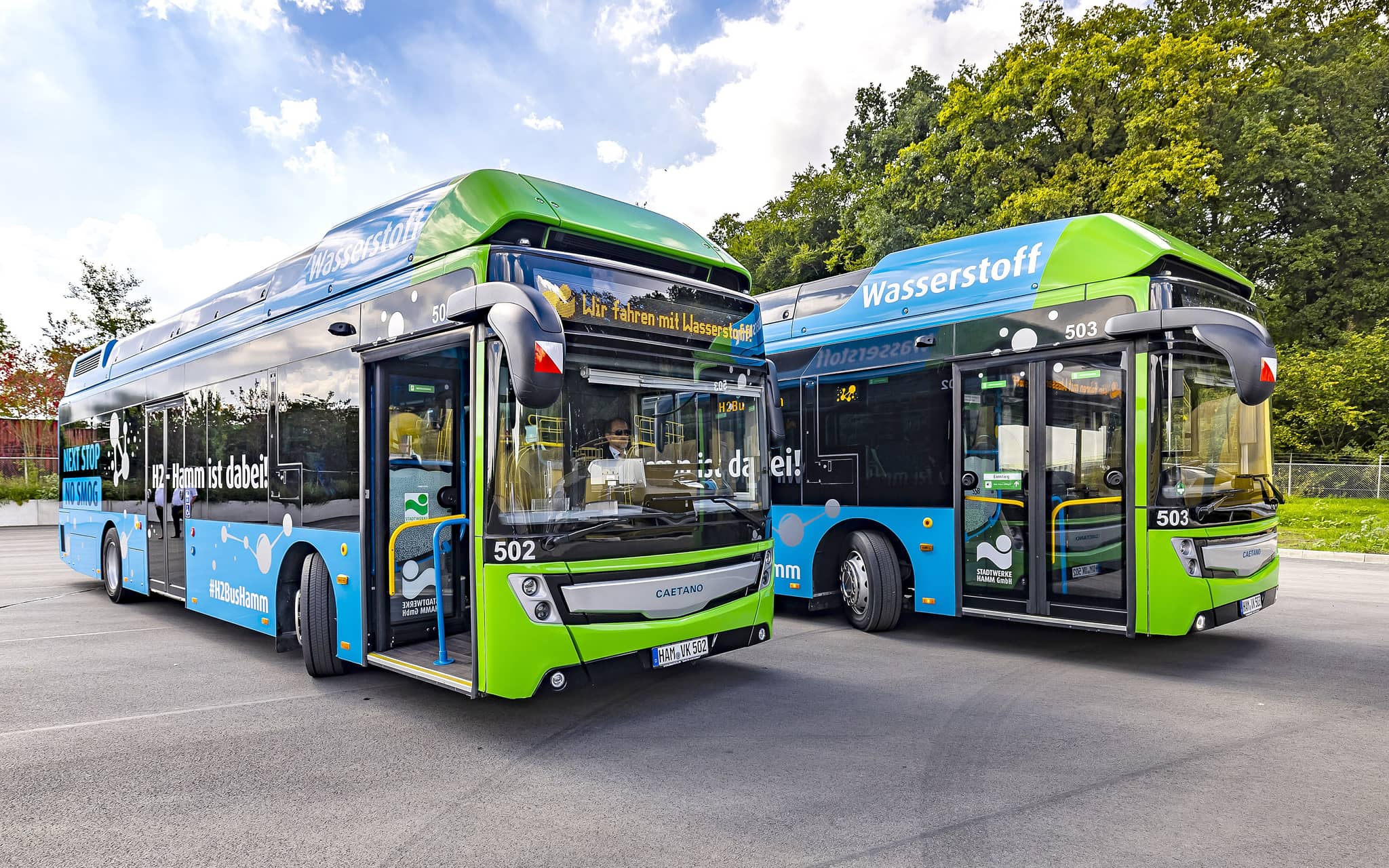 Zwei Busse machen den Start für neue Mobilität in Hamm.