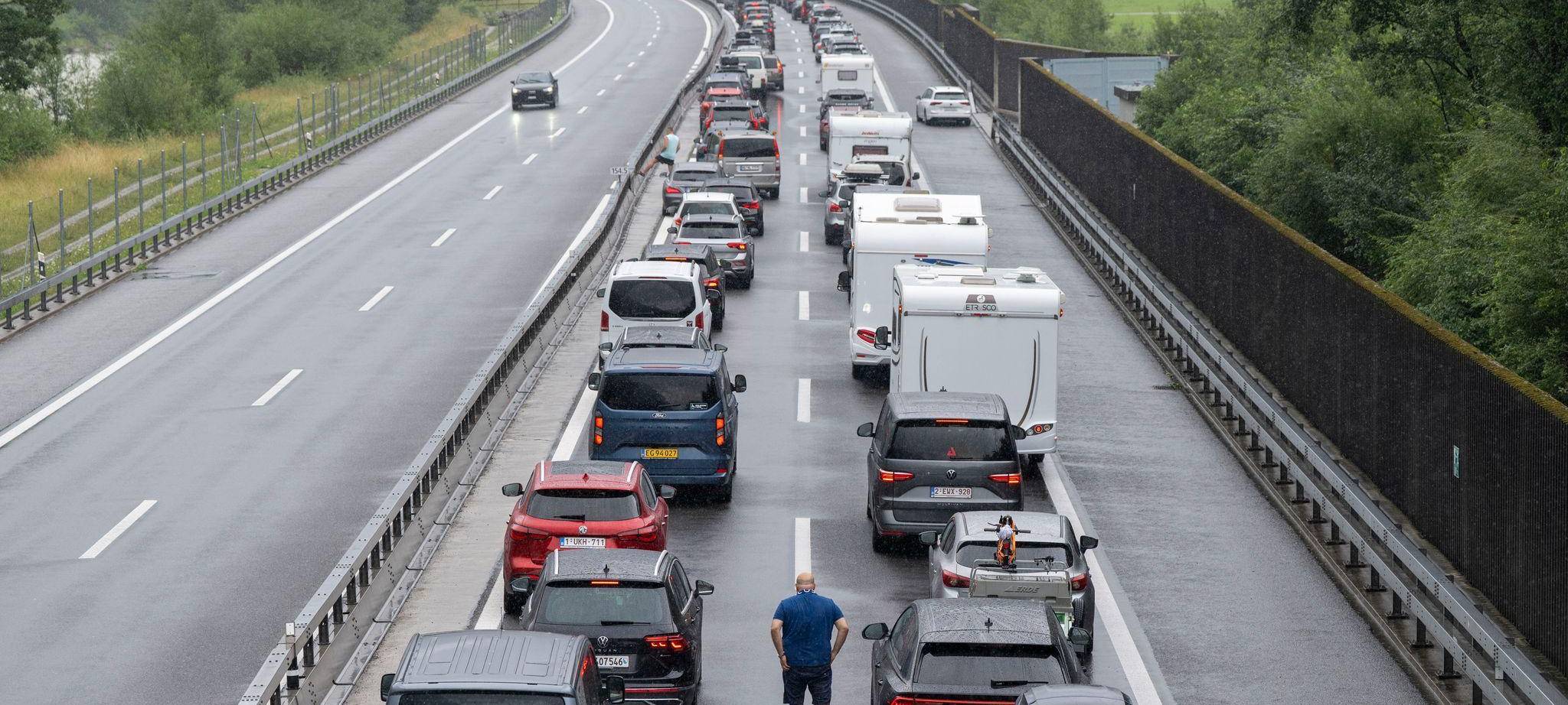 Im Kanton Uri staut sich der Verkehr vorm Gotthard